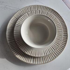 H&M Stonewear Dinnerware Set Of 3